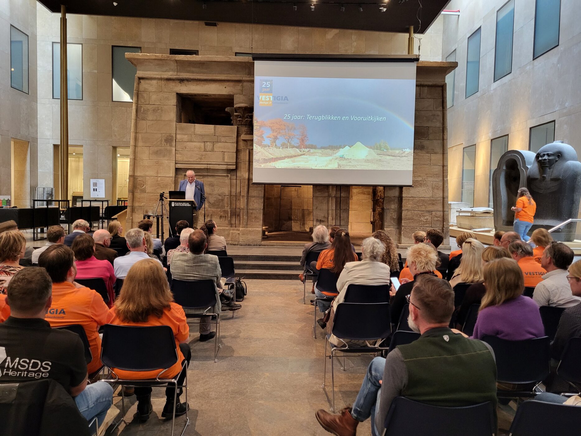 Wilfried Hessing spreekt op het symposium ter viering van het 25 jarig bestaan van Vestigia.