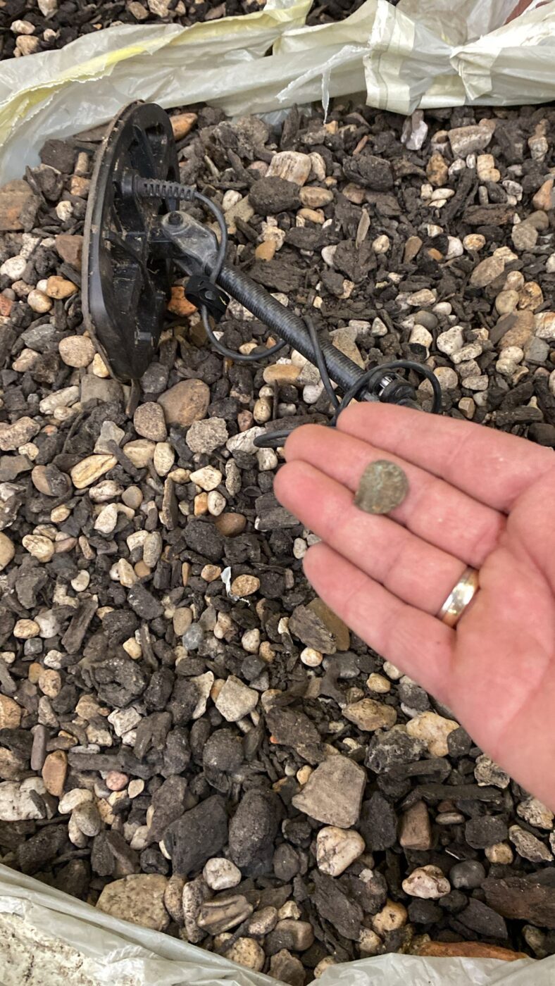 Verhalen van Vestigia januari 2026 Romeins muntje tussen het gruis